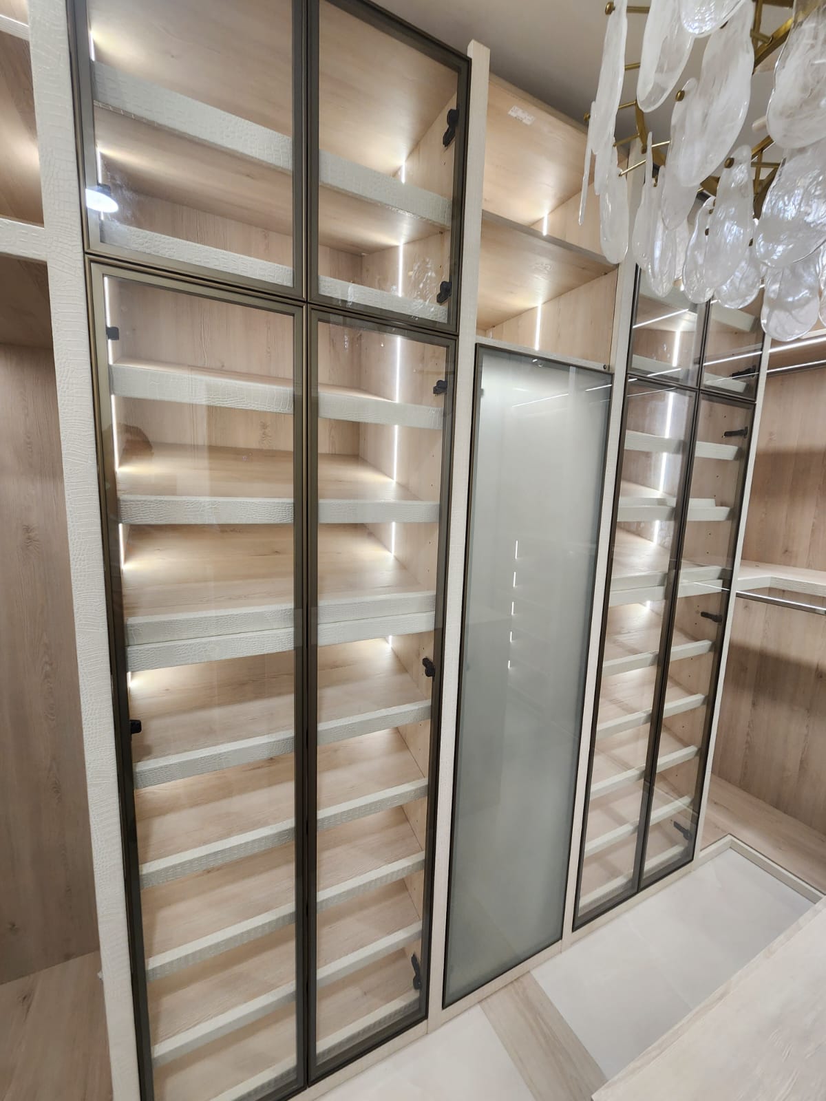 Kristen walk-in closet — full room